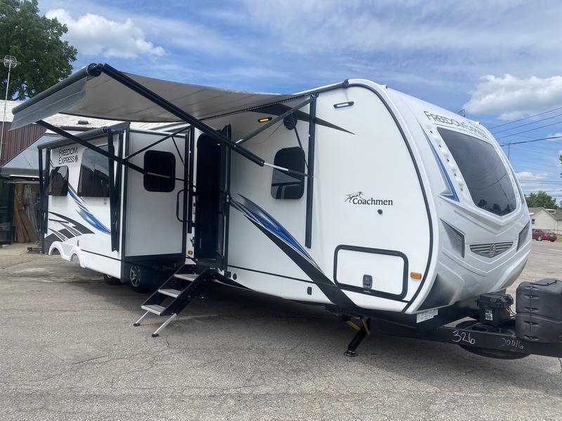 2021 Coachmen Freedom Express Liberty Edition 326BHDSLE - Image 4