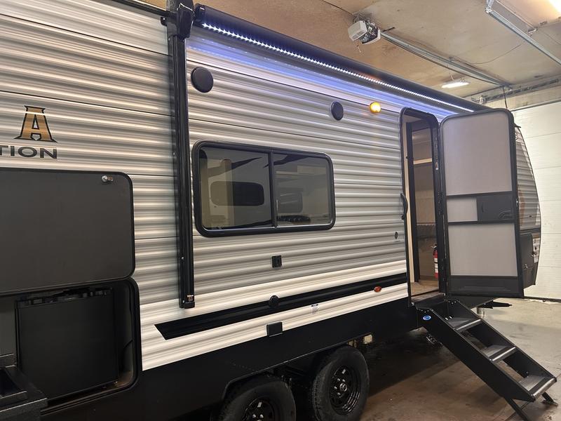 2025 Palomino 23BHCE - Image 3